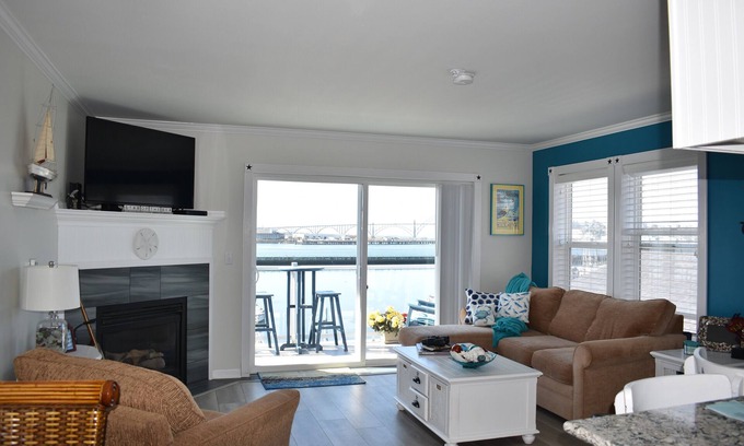 Historic Bayfront Condo | Watch The Newport Lighted Boat Parade From Our Deck! Dec. 6, 2025