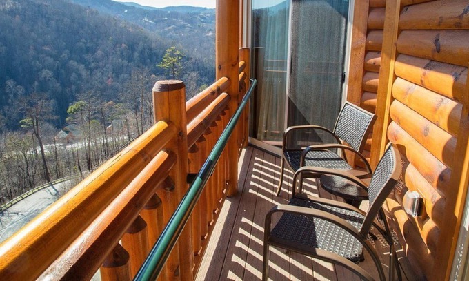 Gatlinburg Cabin | Waterpark included! Last minute opening at Westgate Smokey Mtn means SAVINGS!