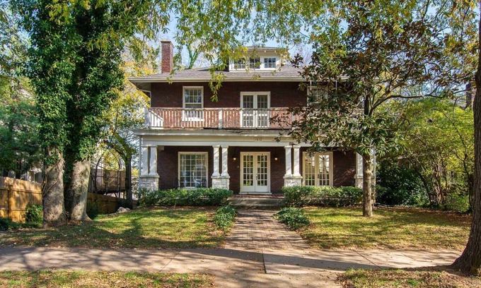 Hillsboro Village Apartment | Willie Nelson's Old Apt! Walkable Location!