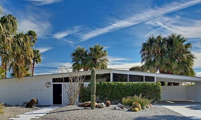 Racquet Club Estates House | Willow Run true Mid-Century Modern in Beautiful Palm Springs