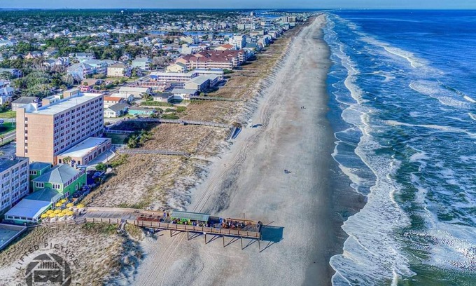 Wilmington Beach Condo | ~ Winter Months AVAIL - REMODELED ~ SeaMist Seas - Steps to the beach, Pool