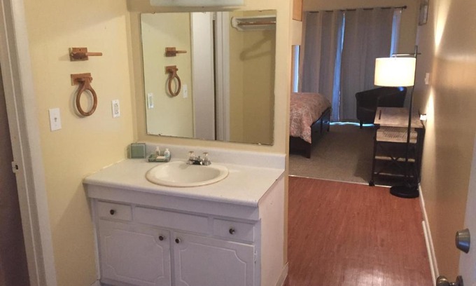 Summerlee Hotel | Wolfe Creek Studios 212
