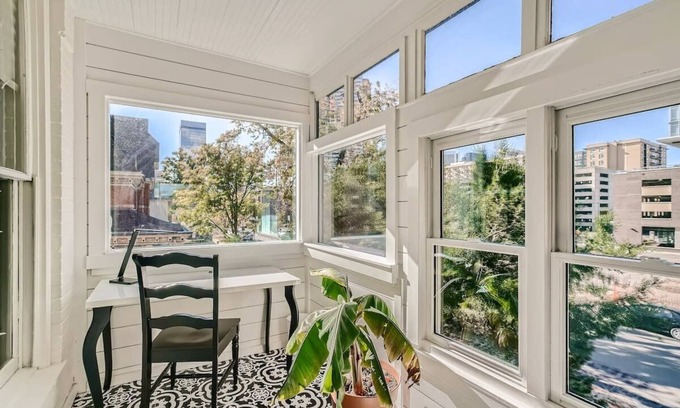Five Points House | Woods Manor /Walk to Downtown /Built in 1887