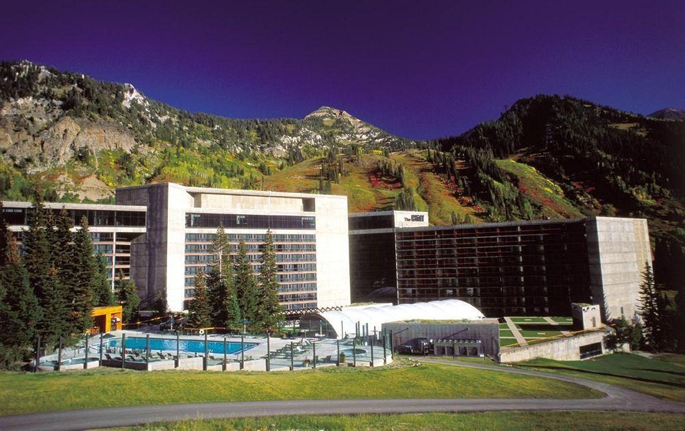 Salt Lake Mountain Resorts Hotel | The Cliff Lodge and Spa