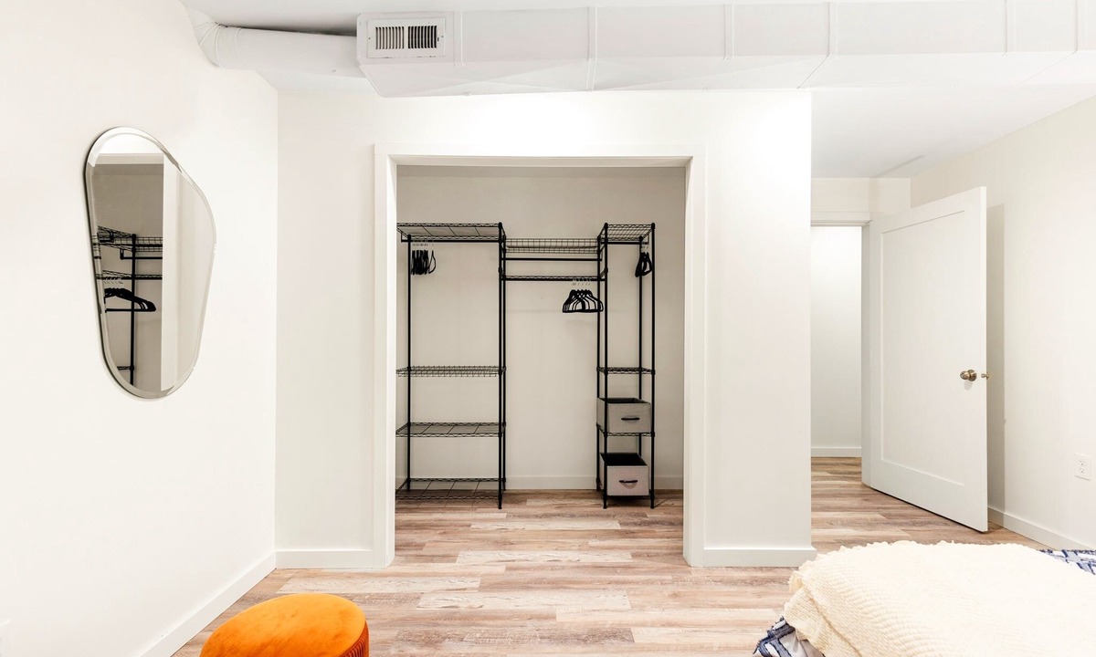 Richmond Apartment | Loftium | Charming 1 BR Guest Suite In Richmond!