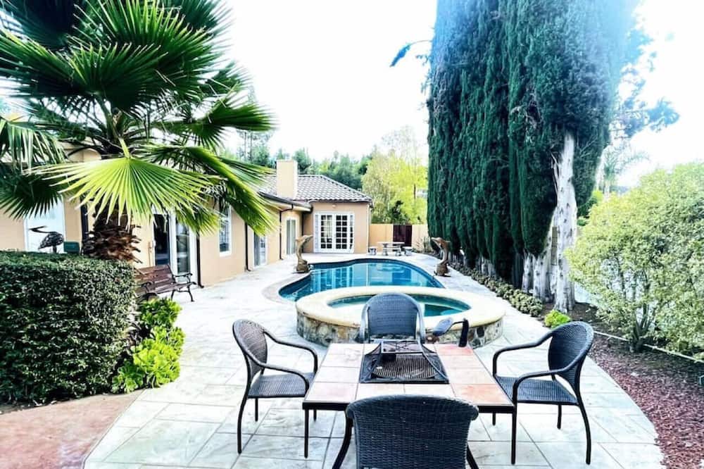Burbank House | Vacation Paradise-Just A Big WOW - EN-BUR