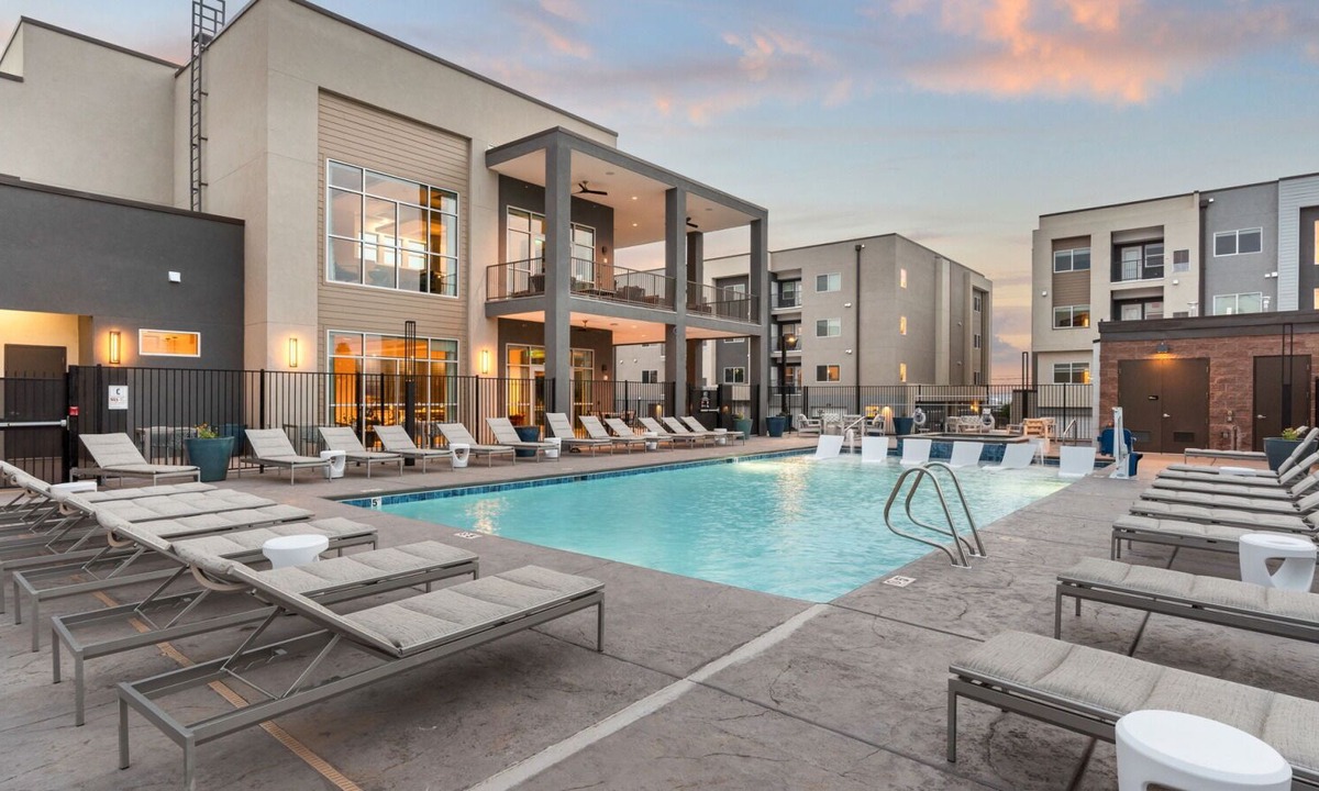 Nor Este Apartment | 1br/1bath - Corner Luxury Apartment. 7 min from Balloon Fiesta Park. Views! n