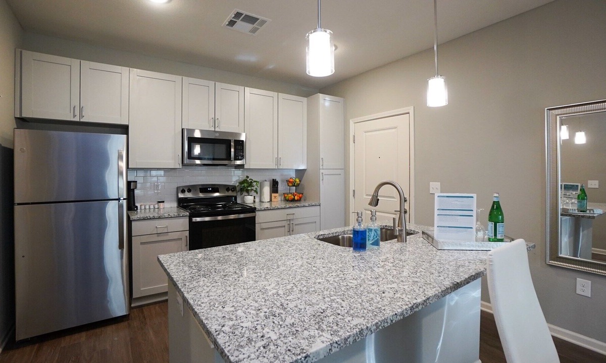 University Place Apartment | Barsala l Modern 3BD in the University City area