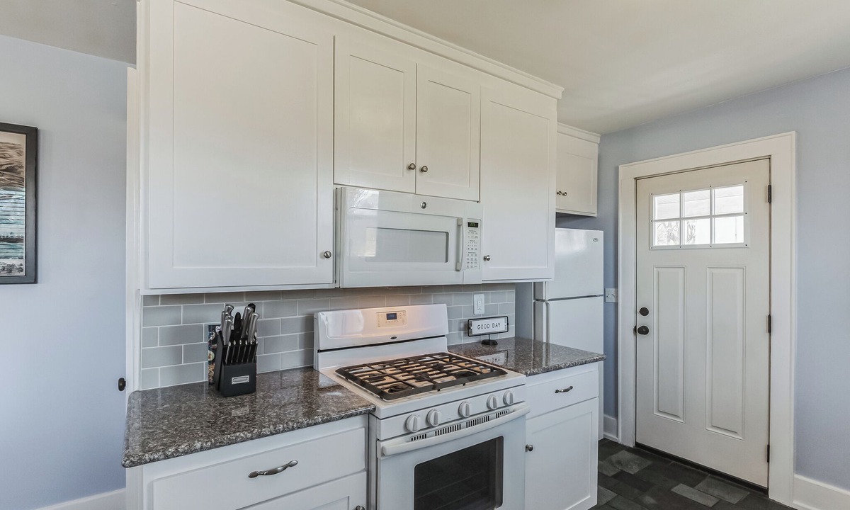 Woodbine House | Bluebird Bungalow – Chic 2 BDR Home in a Quiet Neighborhood! 10 Min to Downtown