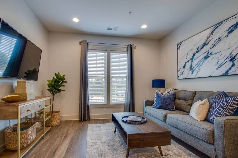 Nashville Apartment | New* East Nash - King Bed, Short Drive to Dwntwn!