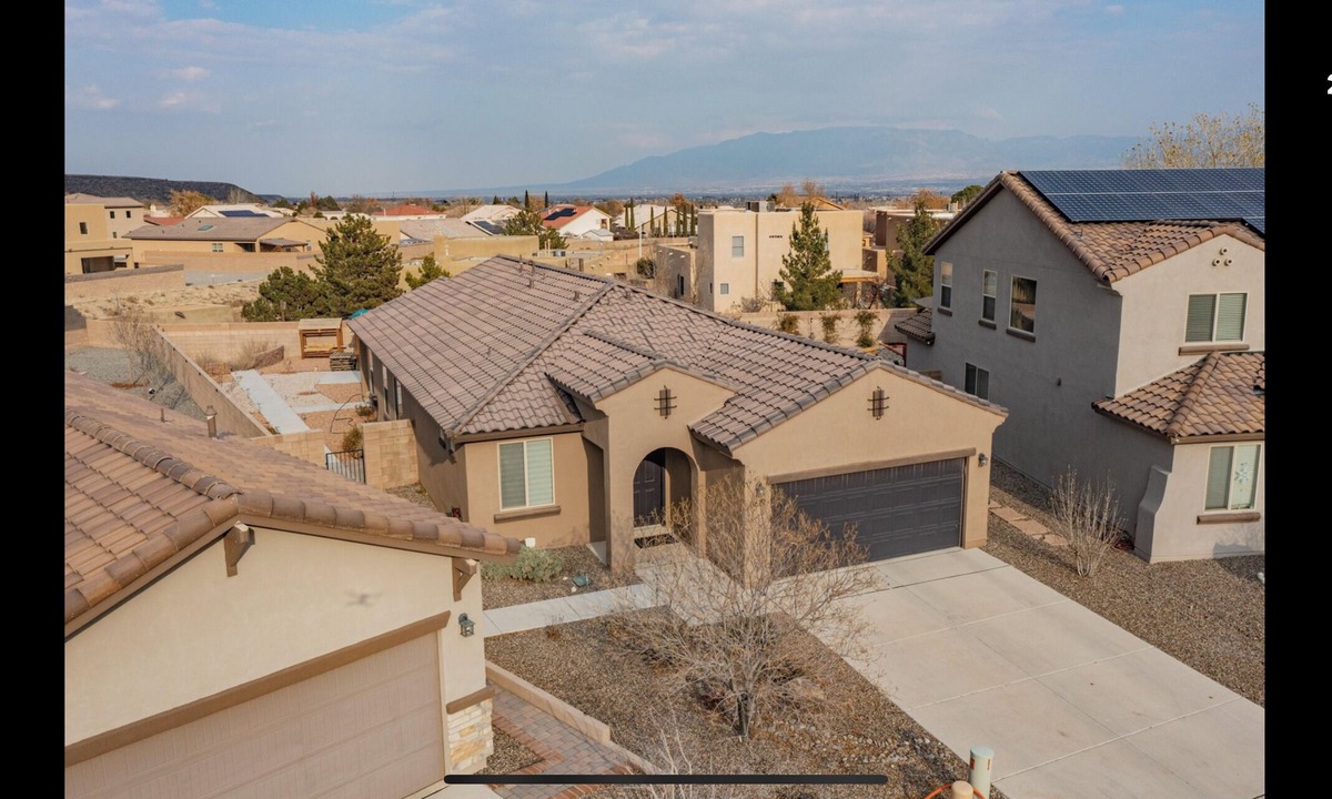 Tierra Oeste House | Charming 3-bedroom house with WiFi and AC in delightful Albuquerque