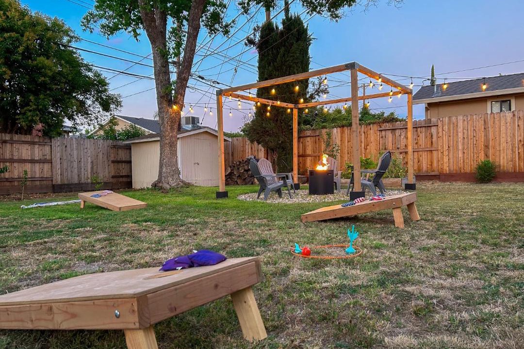 Arden-Arcade House | NEW - Modern 3BR & Backyard Oasis - 5 Minutes from American River!