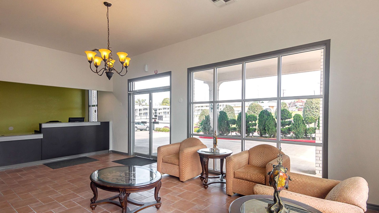 Photo of Livingroom in Tyler