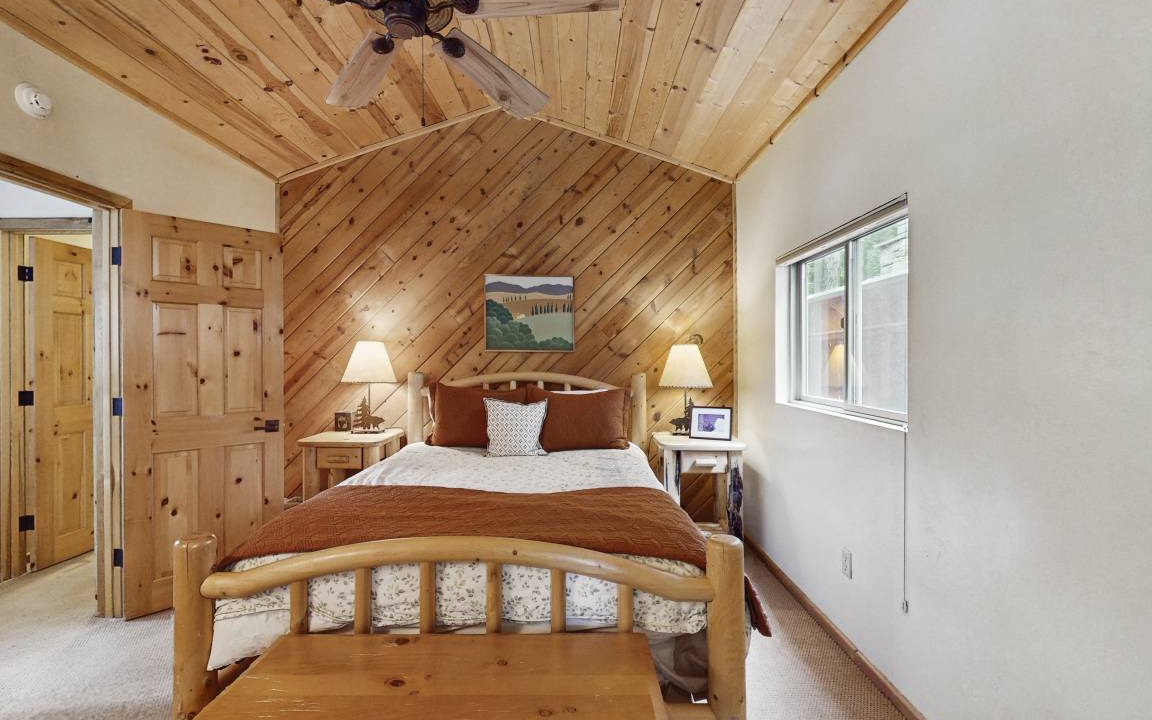 Photo of Bedroom in Lake Forest