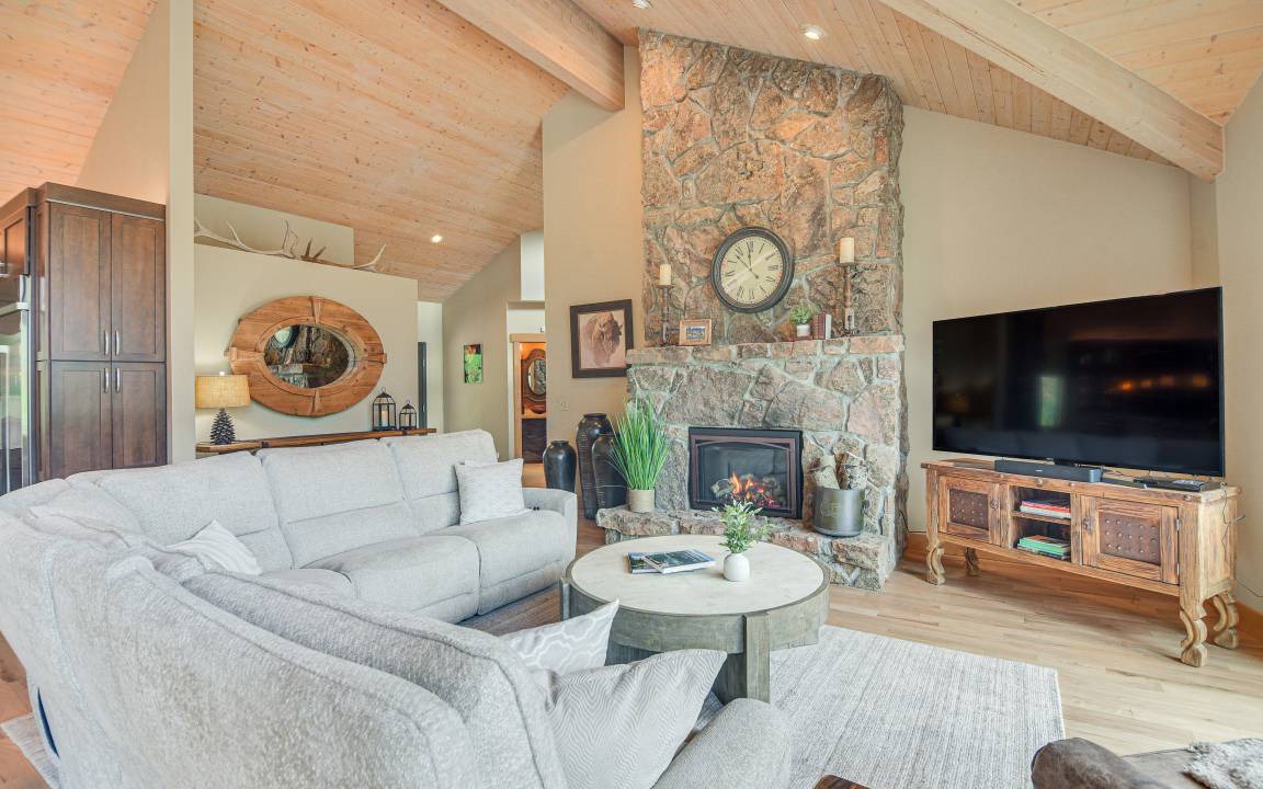 Photo of Livingroom in Evergreen