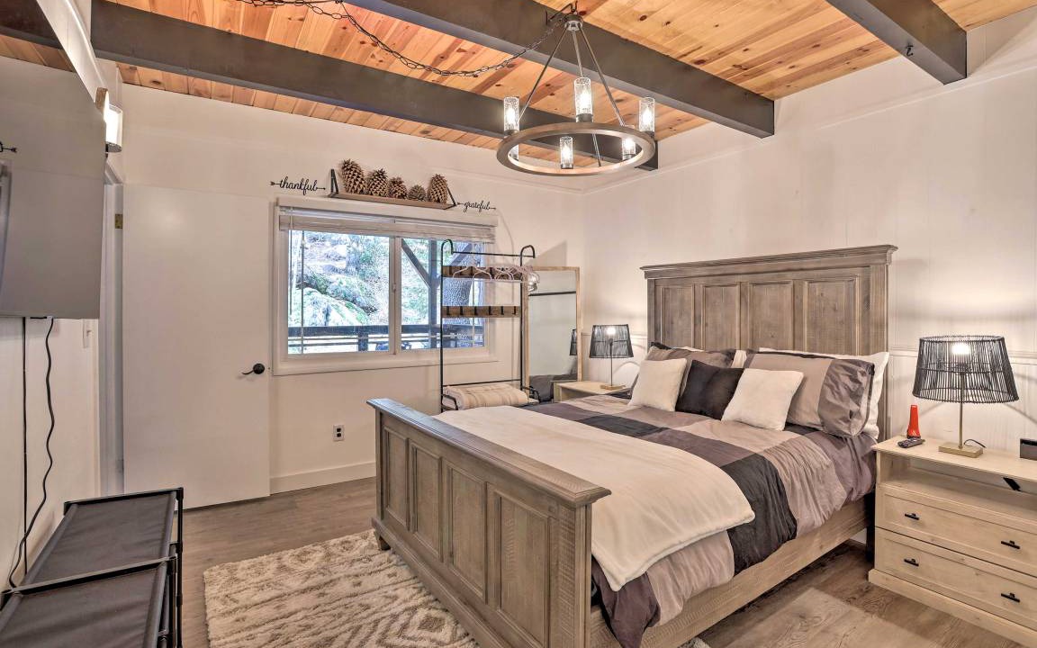 Photo of Bedroom in Running Springs