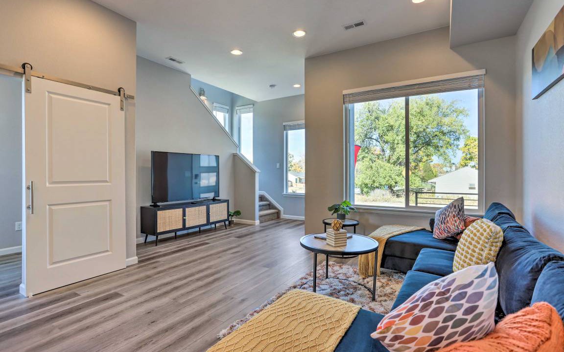 Photo of Livingroom in Dupont