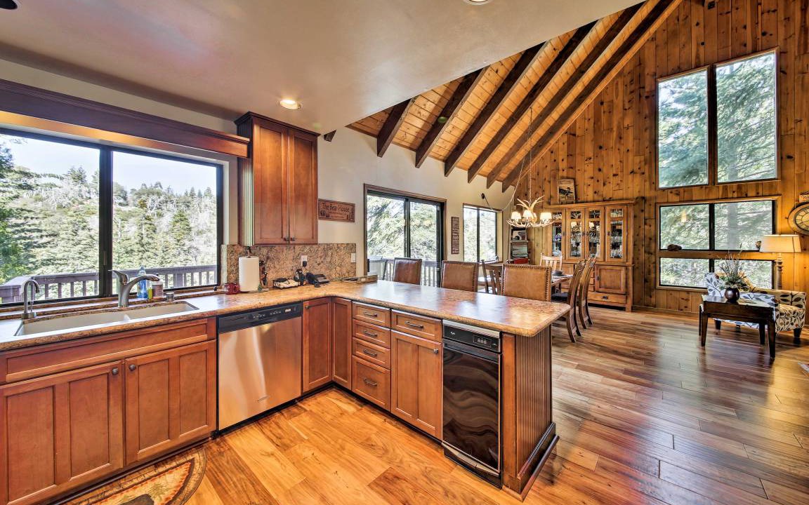 Photo of Kitchen in Lake Arrowhead