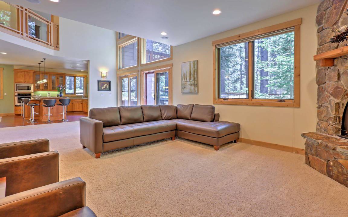 Photo of Livingroom in Pioneer Trail