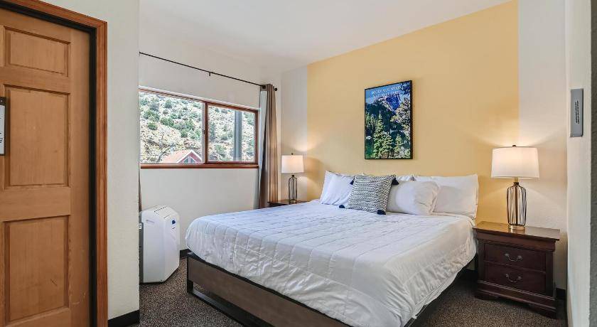Photo of Bedroom in Idaho Springs