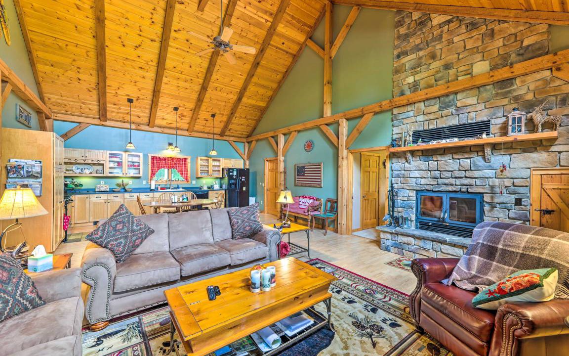 Photo of Livingroom in Slatyfork Farm