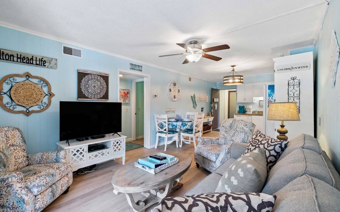 Photo of Livingroom in North Forest Beach