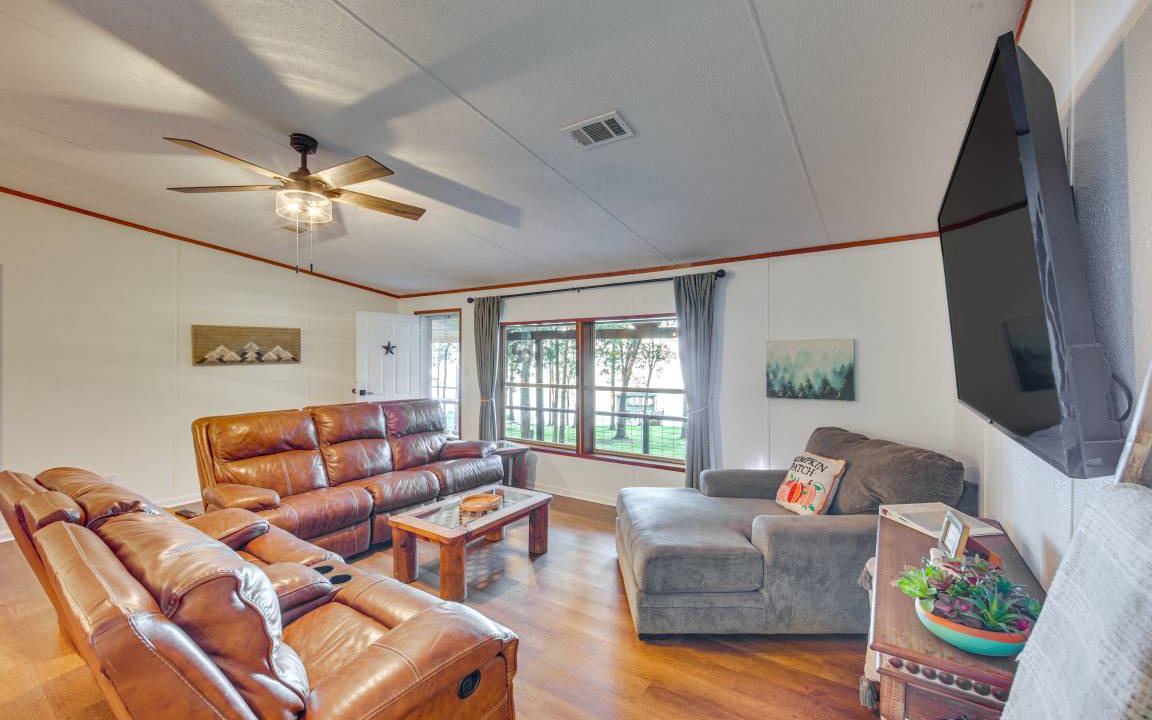 Photo of Livingroom in Grapeland