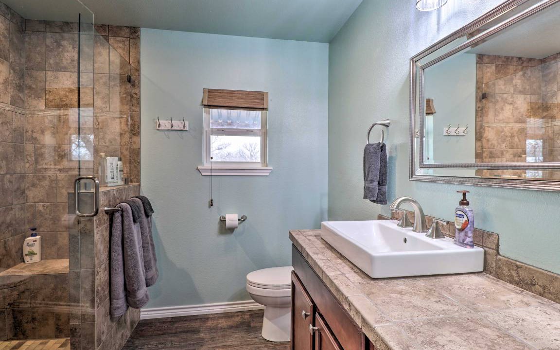 Photo of Bathroom in Tow