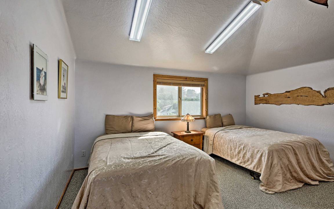 Photo of Bedroom in Waldport