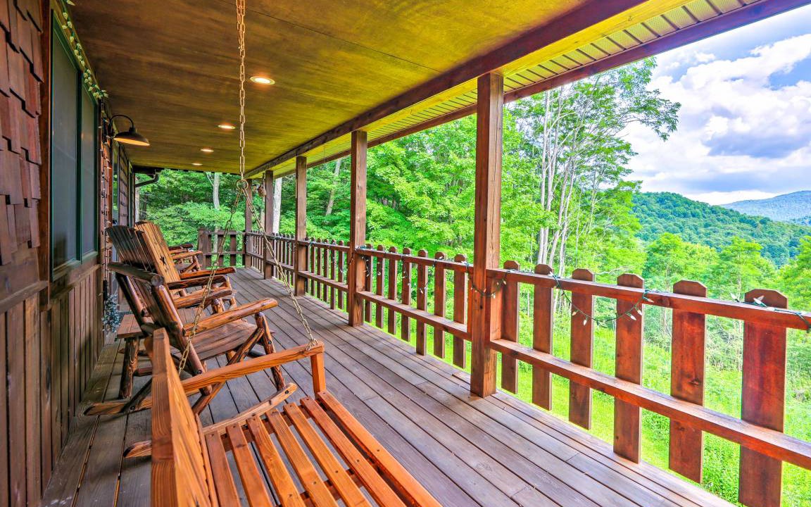 Photo of Patio Balcony in Slatyfork Farm