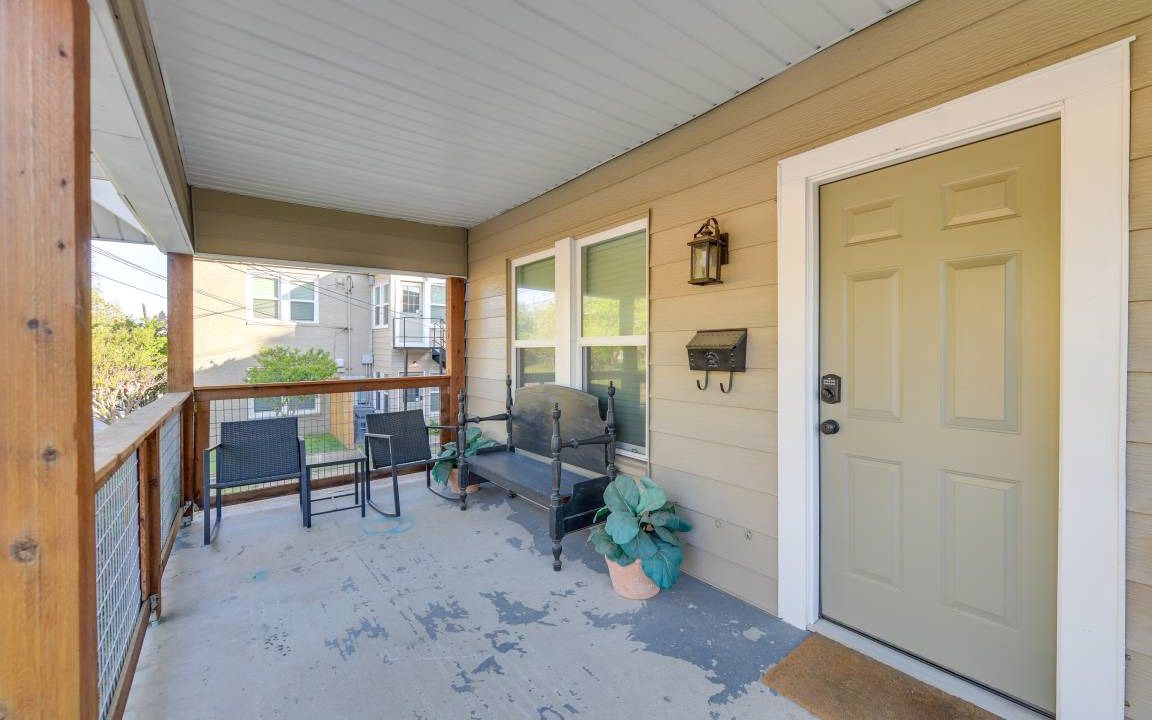 Photo of Patio Balcony in Austin Ave.