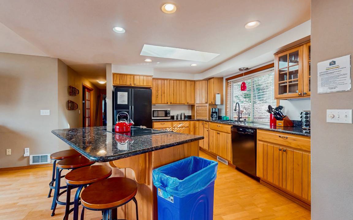 Photo of Kitchen in Gold Bar