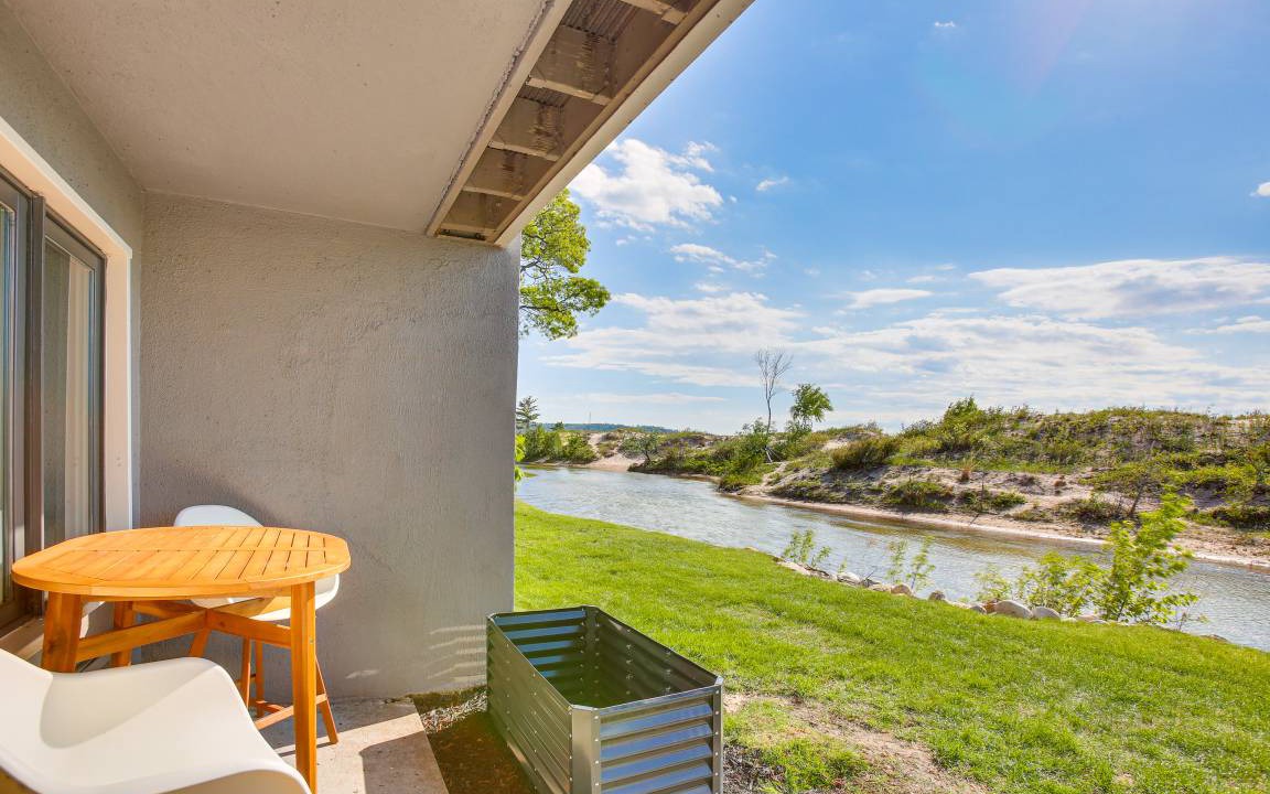 Photo of Patio Balcony in Maple City