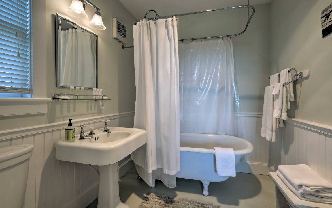 Photo of Bathroom in Tenants Harbor
