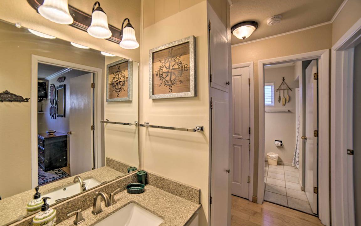 Photo of Bathroom in Red River