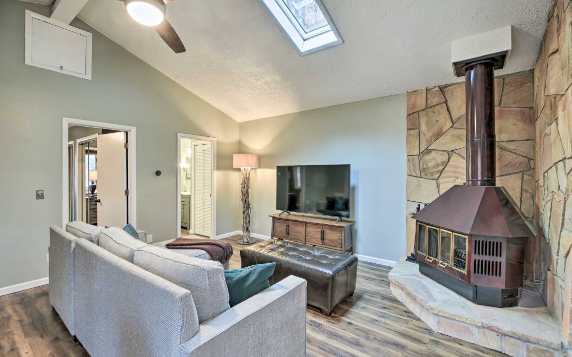 Photo of Livingroom in Welch
