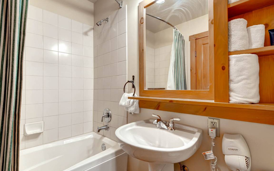 Photo of Bathroom in River Run