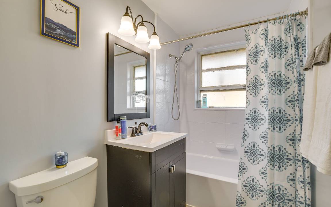 Photo of Bathroom in Country Club Hills