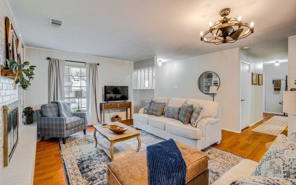Photo of Livingroom in Egger Acres