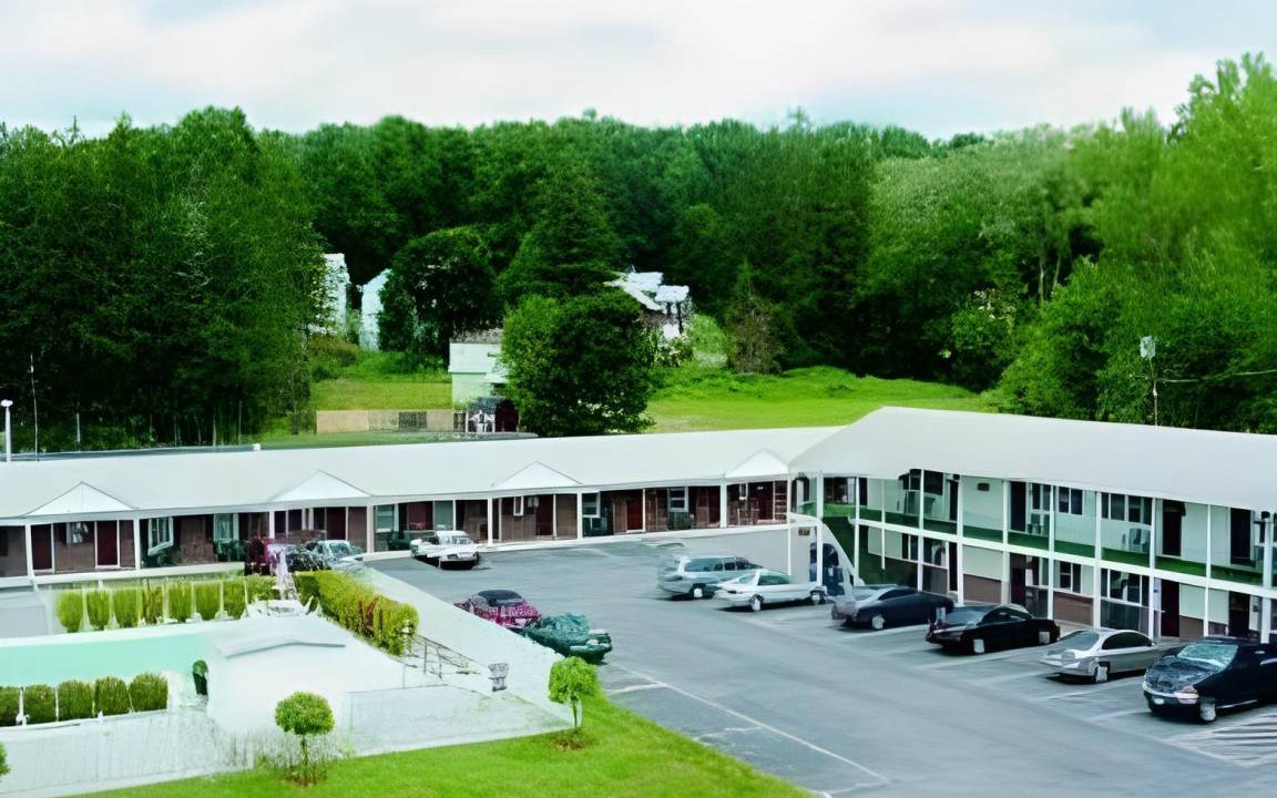 Photo of Others in Lee