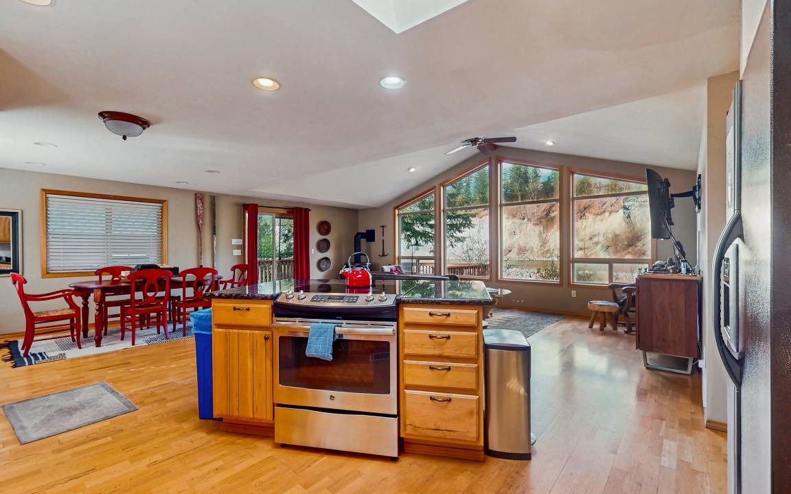 Photo of Kitchen in Gold Bar