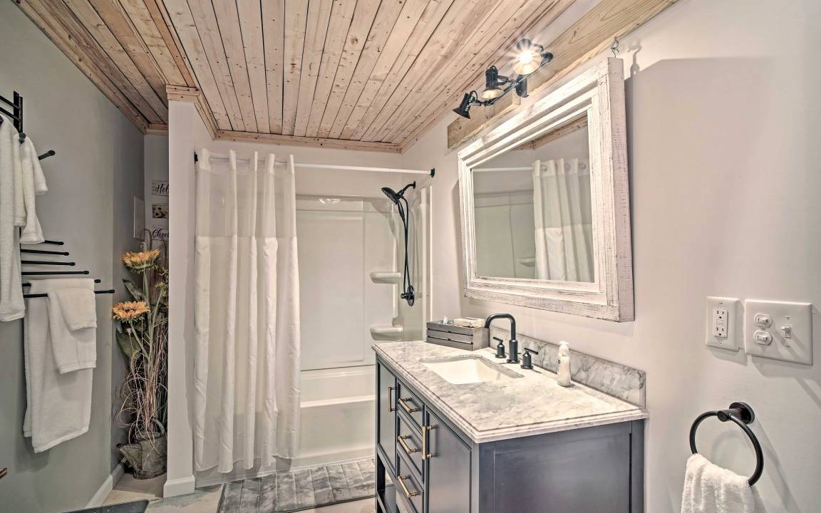 Photo of Bathroom in Ten Mile