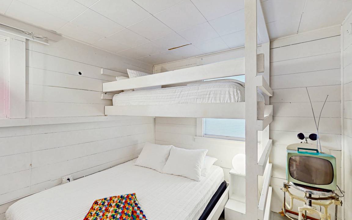 Photo of Bedroom in Rollingbay