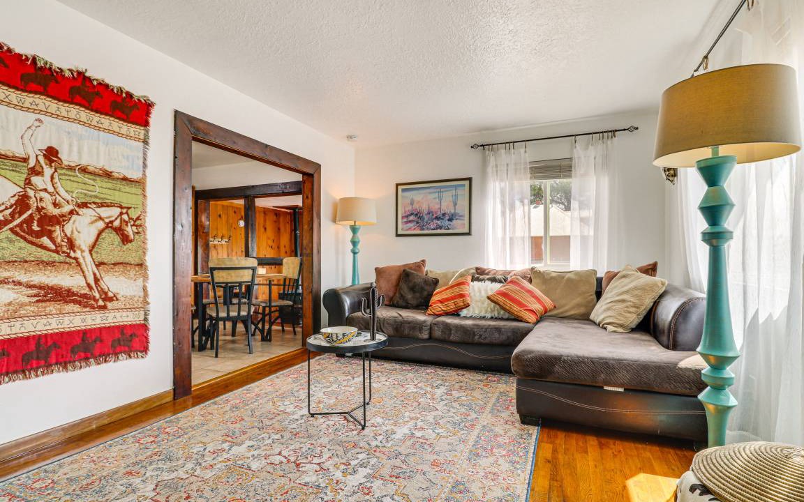 Photo of Livingroom in South Valley