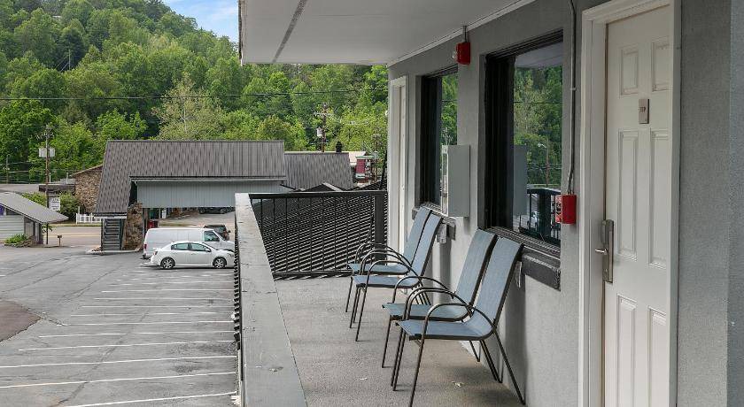 Photo of Others in Gatlinburg