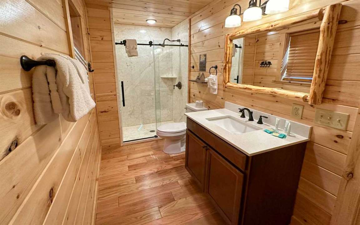 Photo of Bathroom in White Oak Lodge