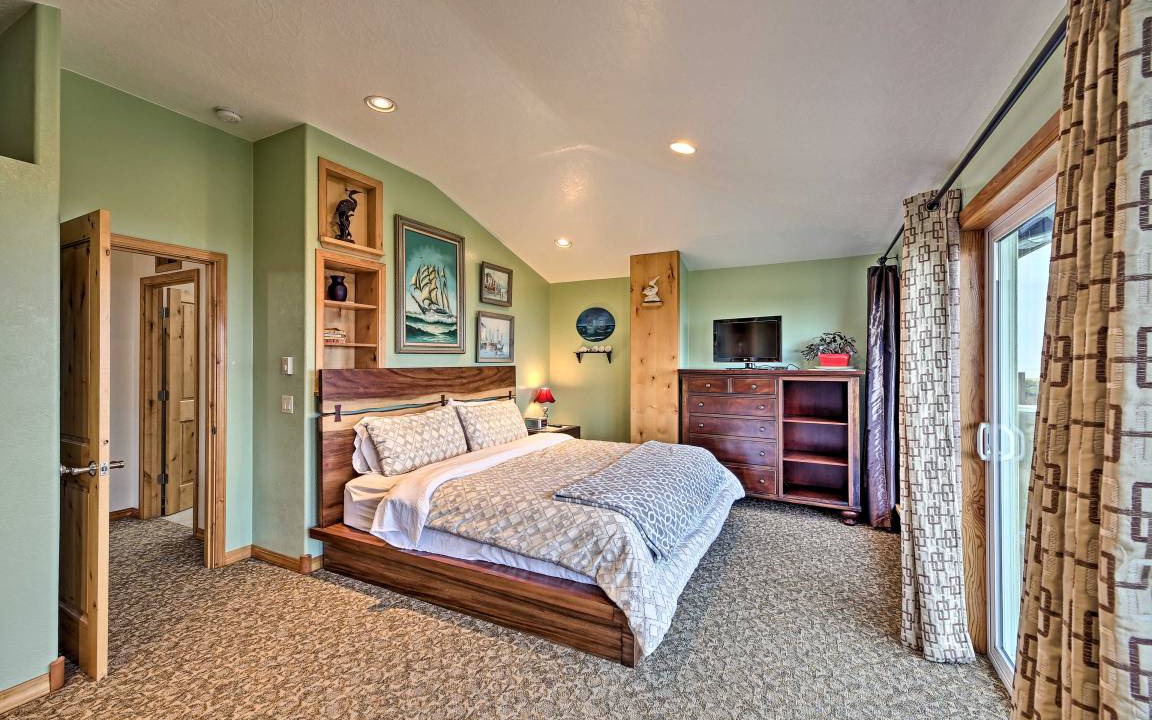Photo of Bedroom in Waldport