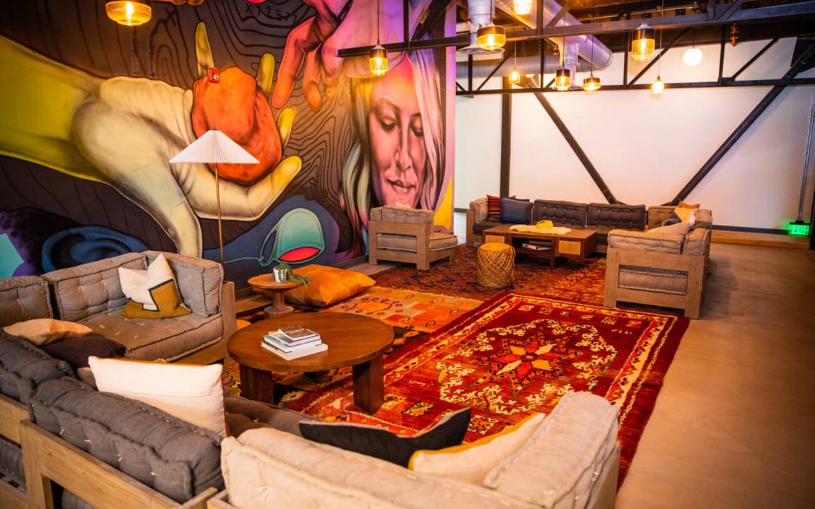 Photo of Livingroom in People's Freeway