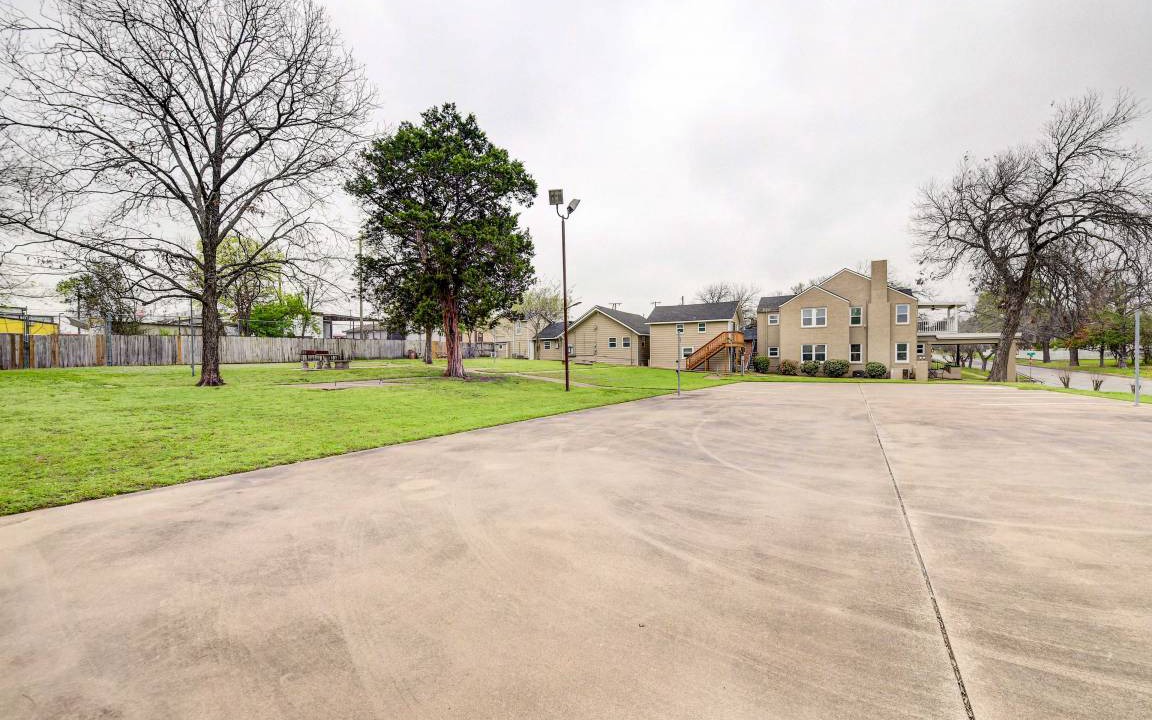 Photo of Others in Austin Ave.