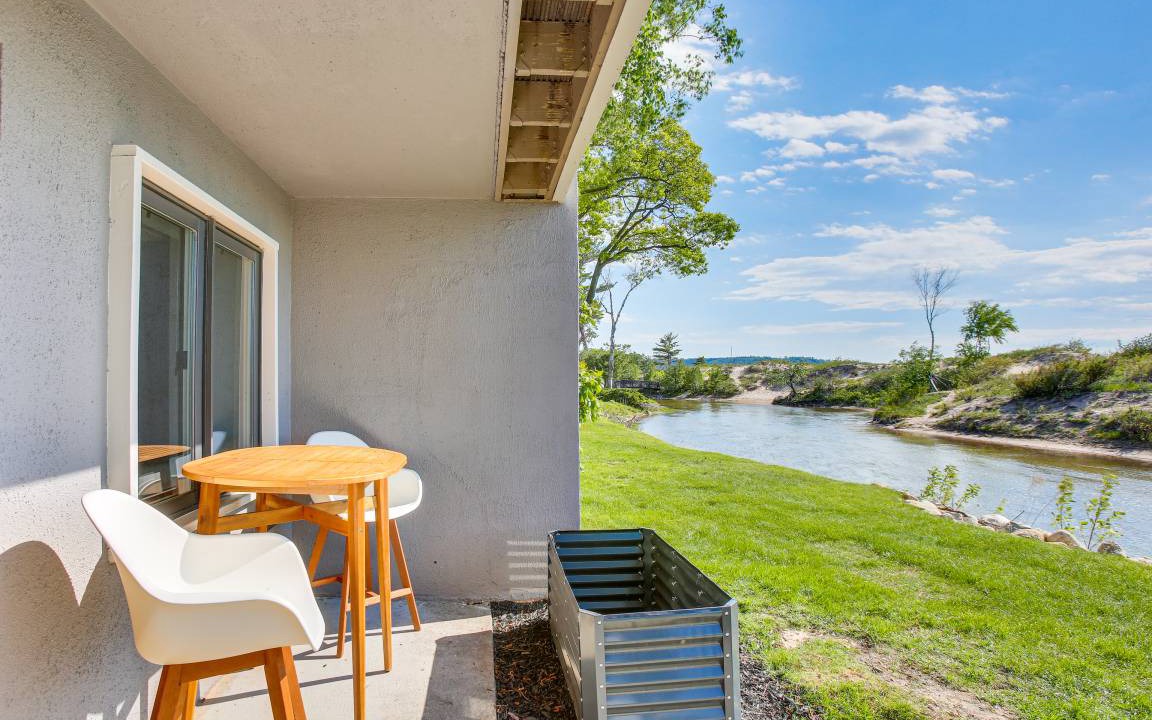 Photo of Patio Balcony in Maple City